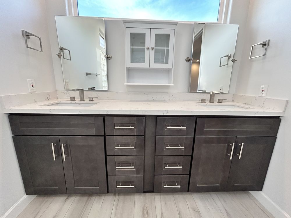 Double vanity with quartz top